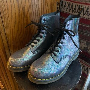 Dr. Martens PASCAL iridescent blue boot